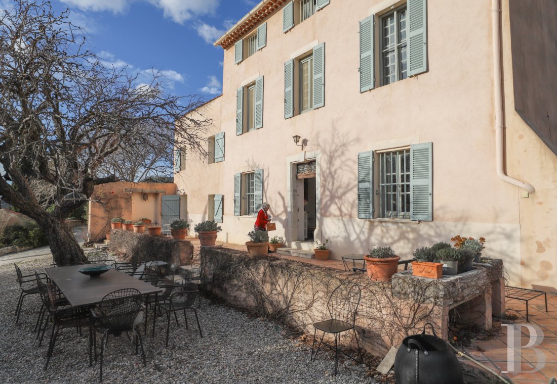 An 18th century bastide surrounded by vineyards and olive trees on the heights of Ollioules in the Var - photo  n°34